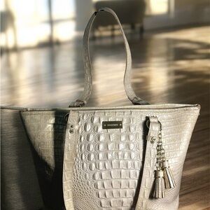 BRAHMIN Crocodile-Embossed Melbourne Asher Beige Handbag